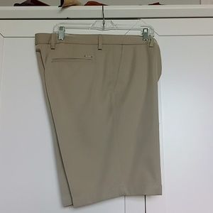 Greg Norman Golf Shorts Waist 38. (some very small imperfections)